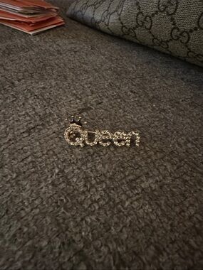 Source Unknown Gold and Clear Rhinestone 'Queen' Script Brooch